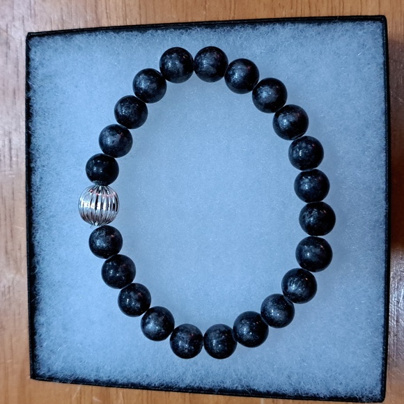 Black & Silver Jade Stone Bracelet - Picture 2 of 6
